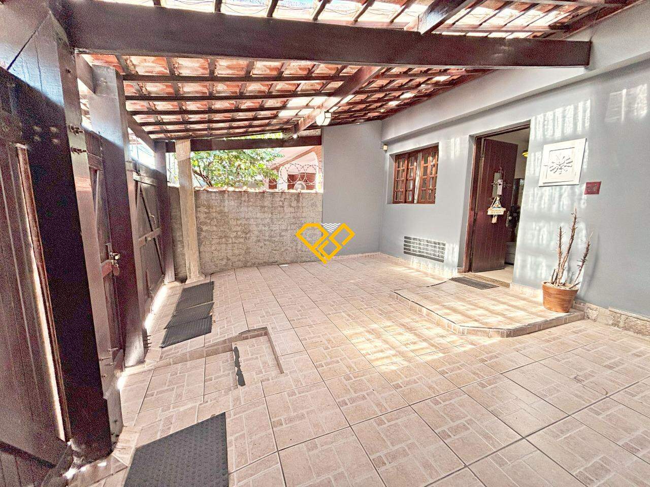 Casa à venda no Boqueirão: Área frontal - garagem