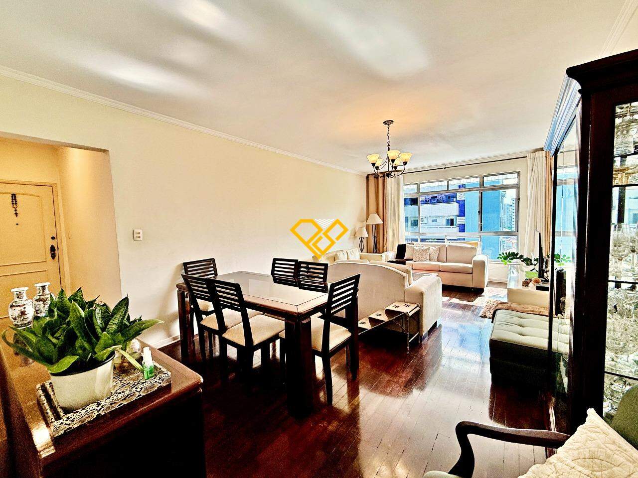 Apartamento à venda no Ponta da Praia: Sala