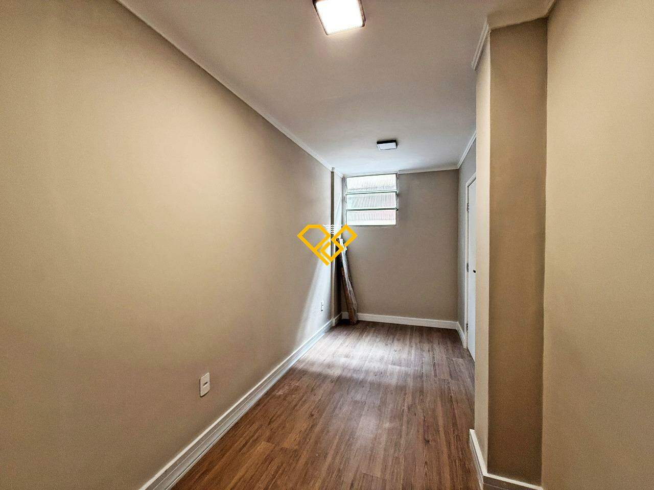 Apartamento à venda no Aparecida: dependência de serviço
