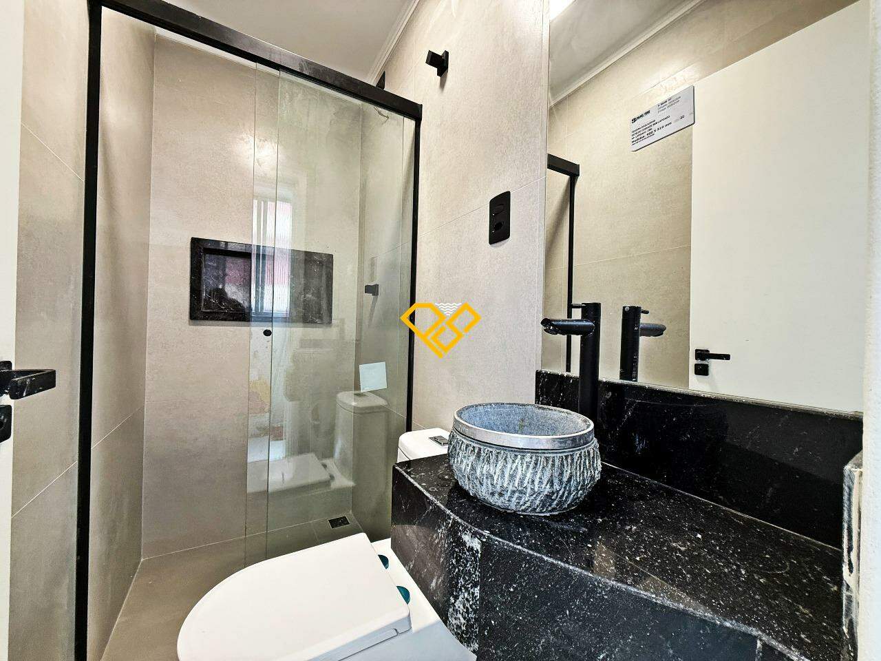 Apartamento à venda no Aparecida: wc serviço