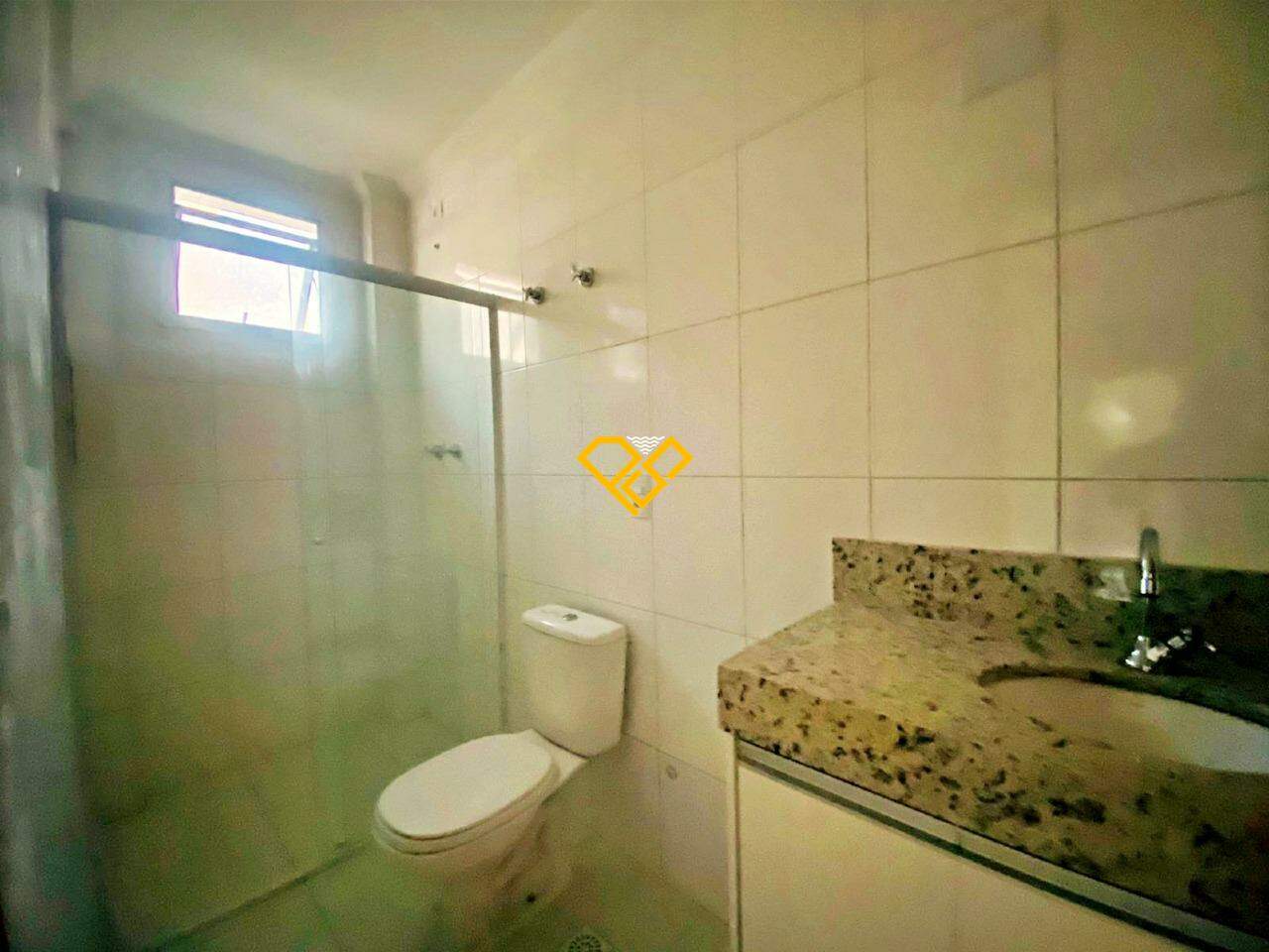 Sobreposta Alta à venda no Ponta da Praia: Wc suíte 2