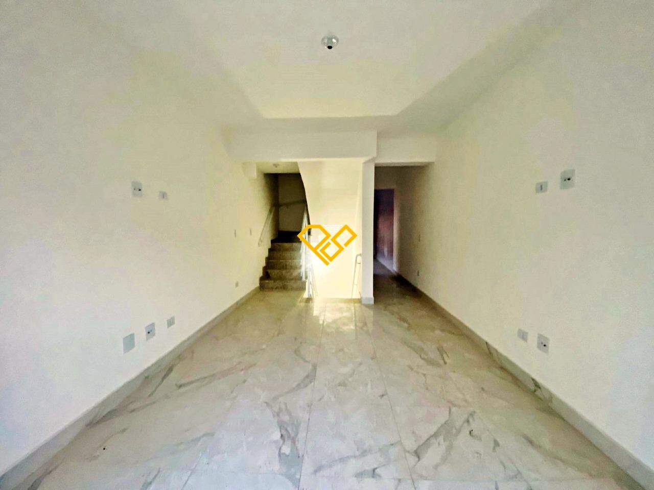 Sobreposta Alta à venda no Ponta da Praia: Sala 2° piso