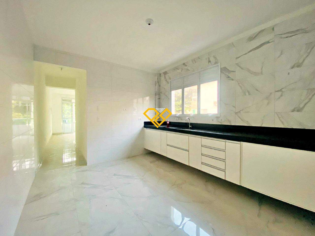 Sobreposta Alta à venda no Ponta da Praia: Cozinha 2° piso