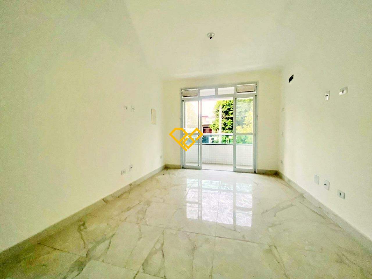Sobreposta Alta à venda no Ponta da Praia: Sala 2° piso
