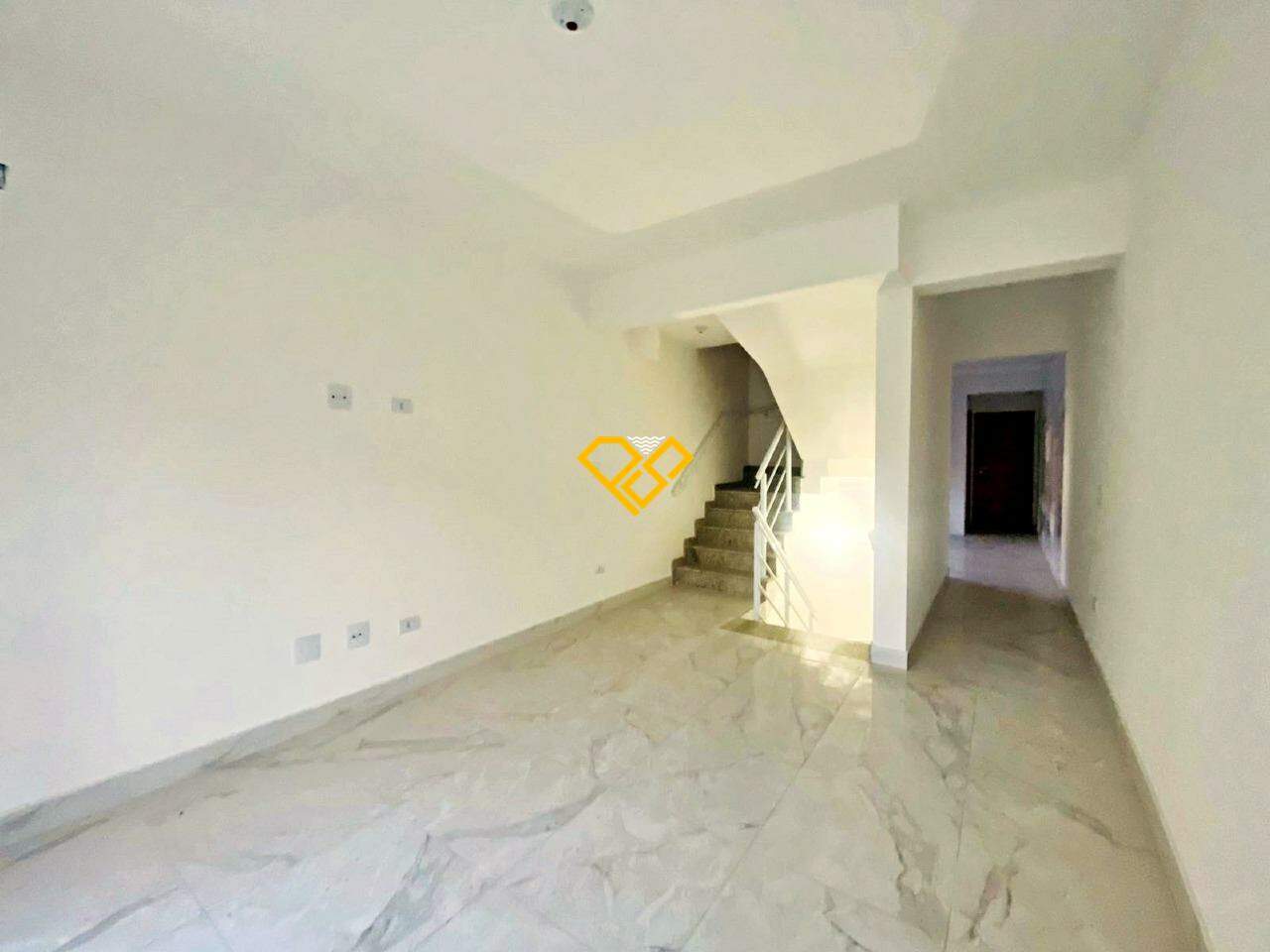 Sobreposta Alta à venda no Ponta da Praia: Sala 2° piso