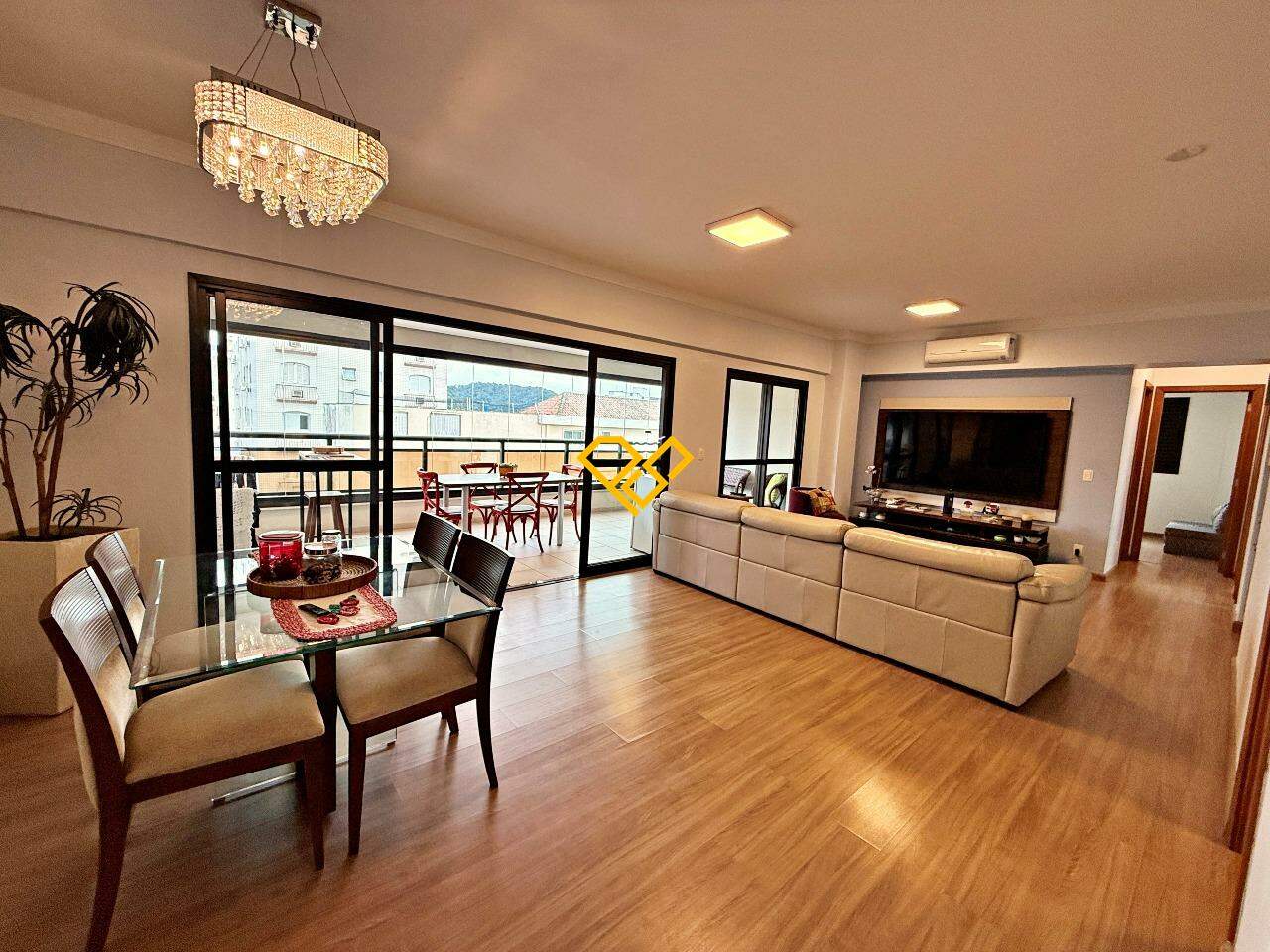 Apartamento à venda no Ponta da Praia: Sala