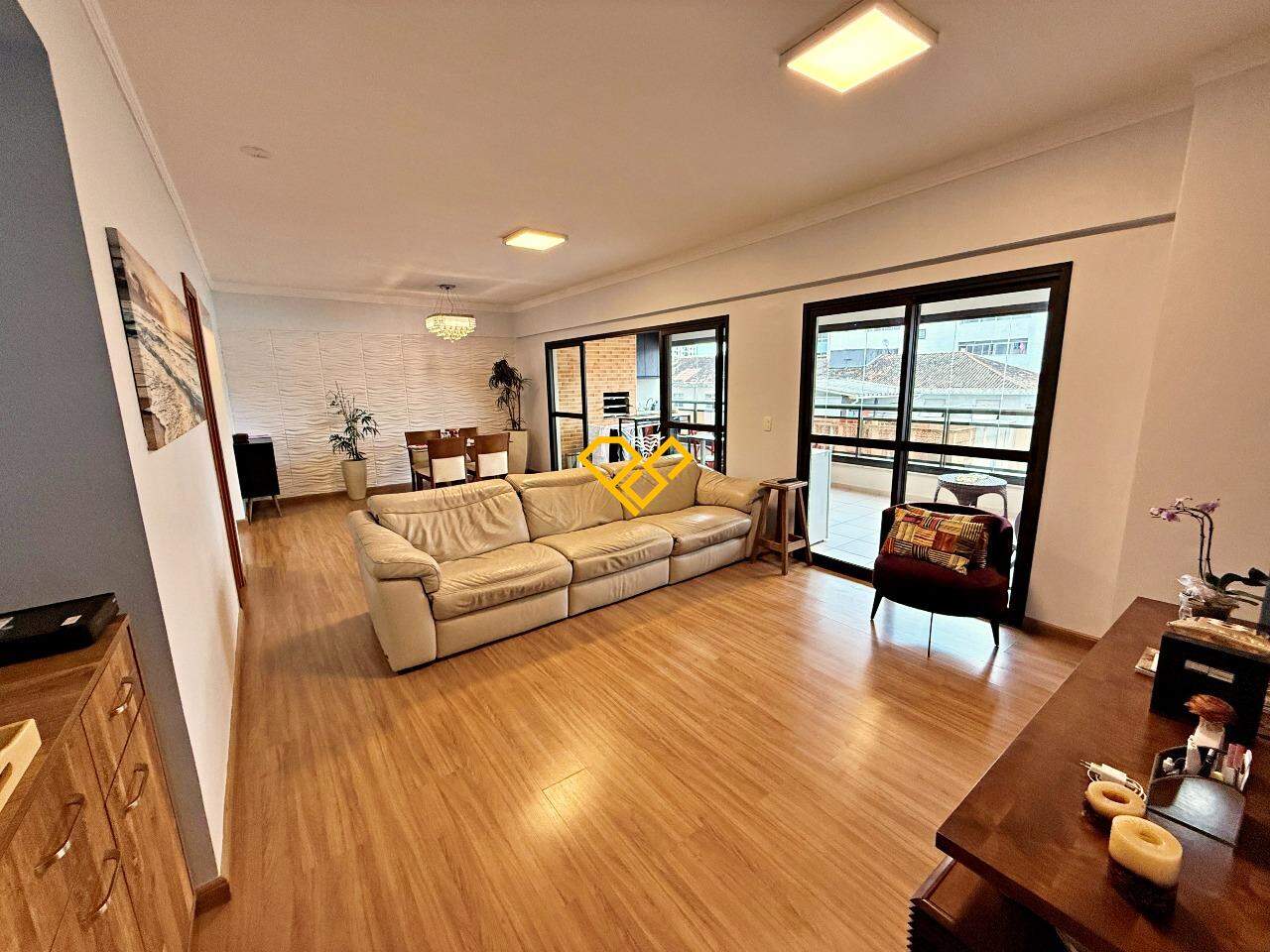 Apartamento à venda no Ponta da Praia: Sala