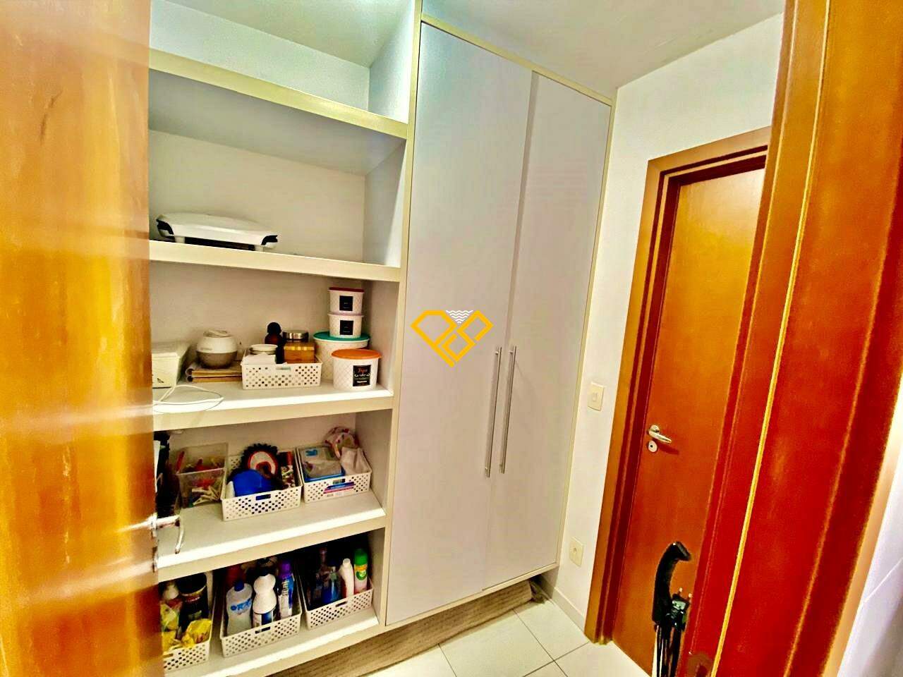 Apartamento para aluguel no Embaré: Despensa