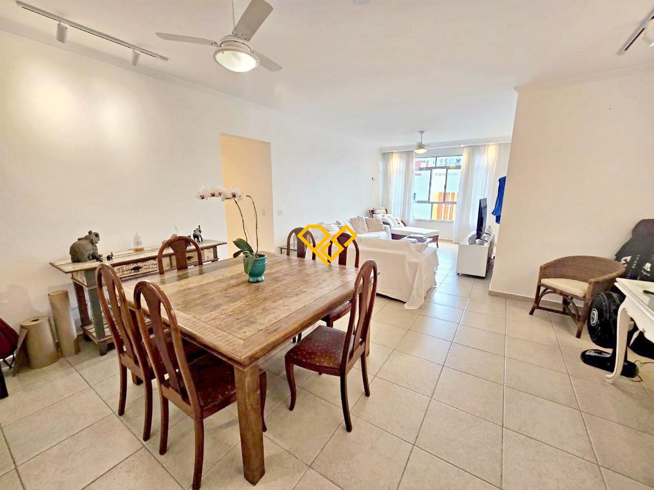 Apartamento à venda no Ponta da Praia: Sala