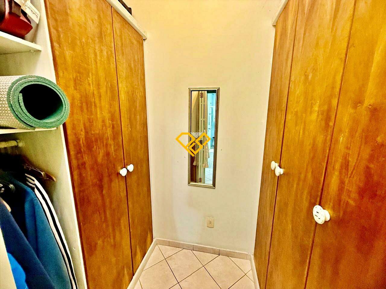 Apartamento à venda no Embaré: Closet suíte master
