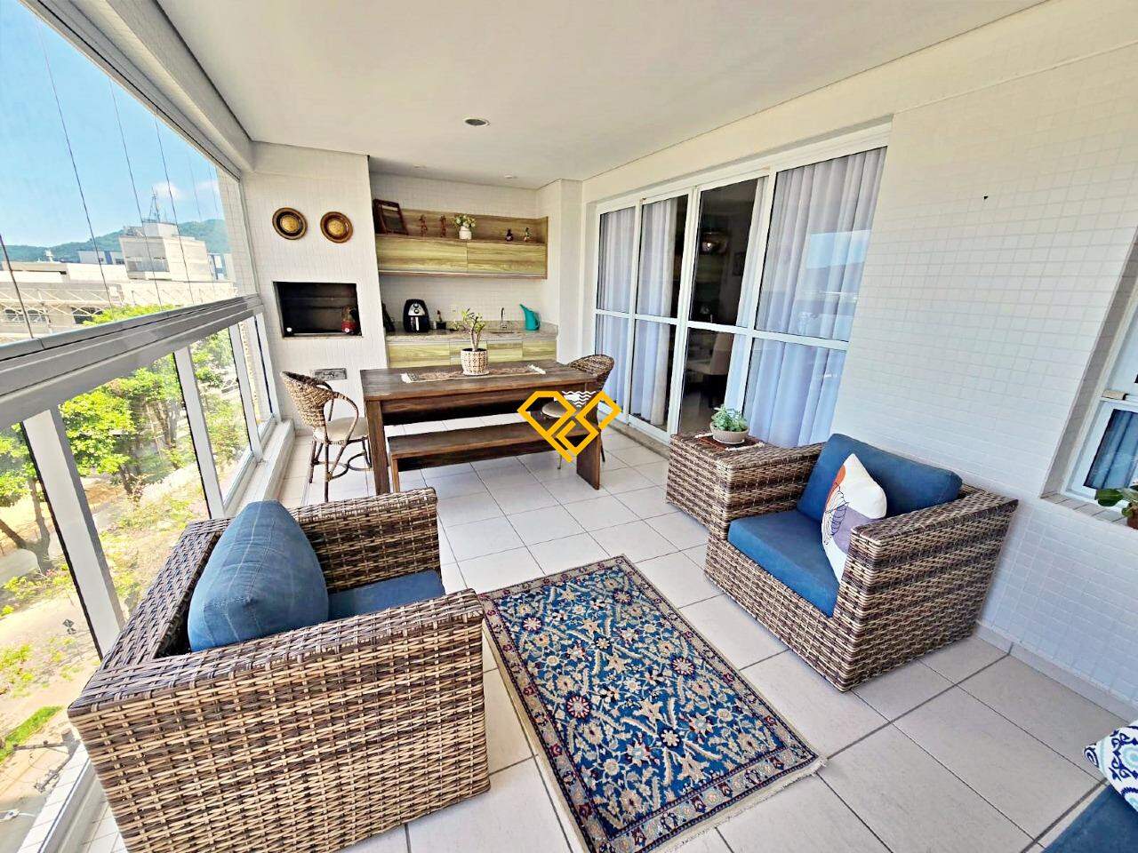 Apartamento à venda no Ponta da Praia: Varanda com chuirrasqueira
