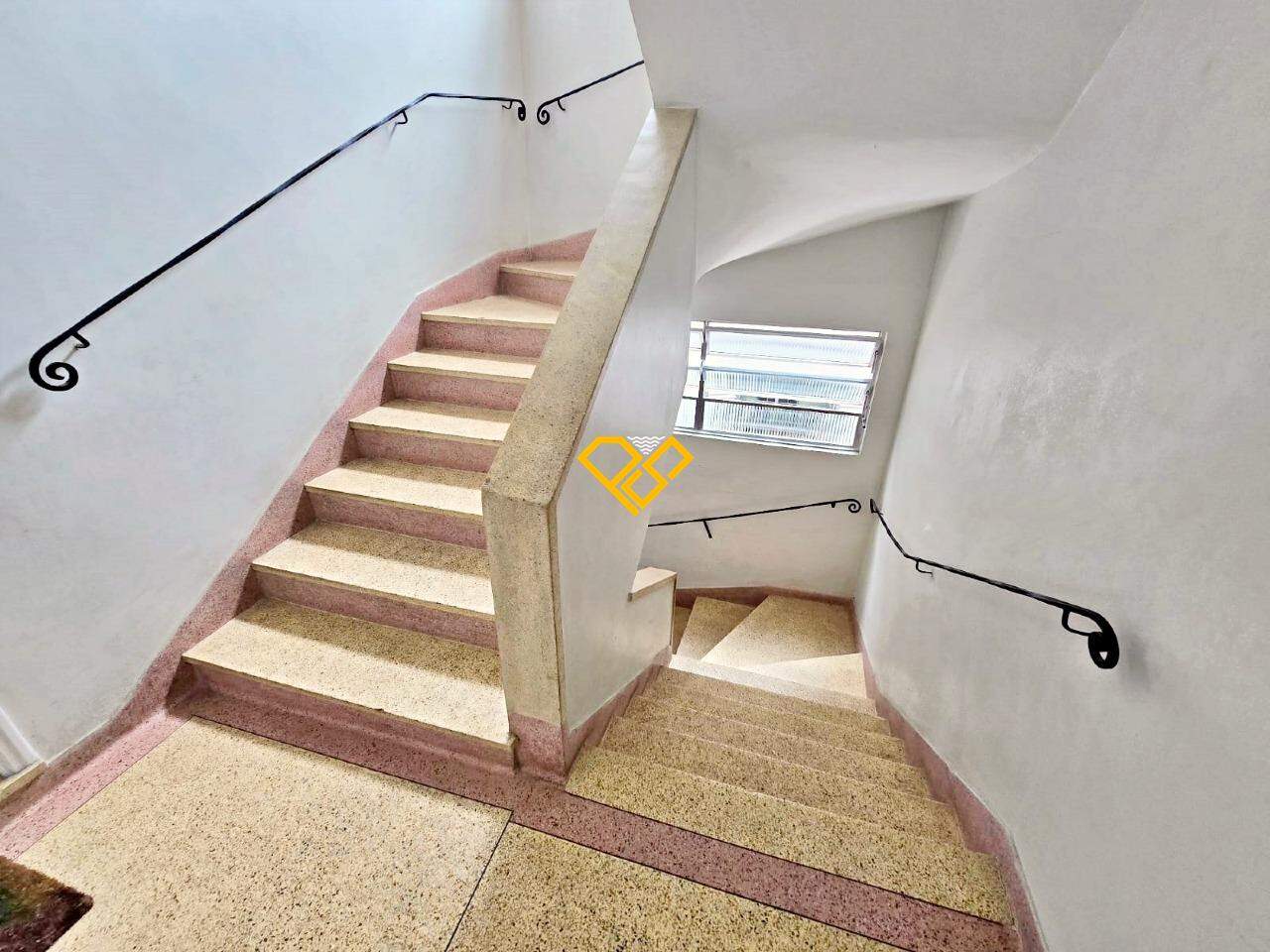 Apartamento à venda no Embaré: Escadaria