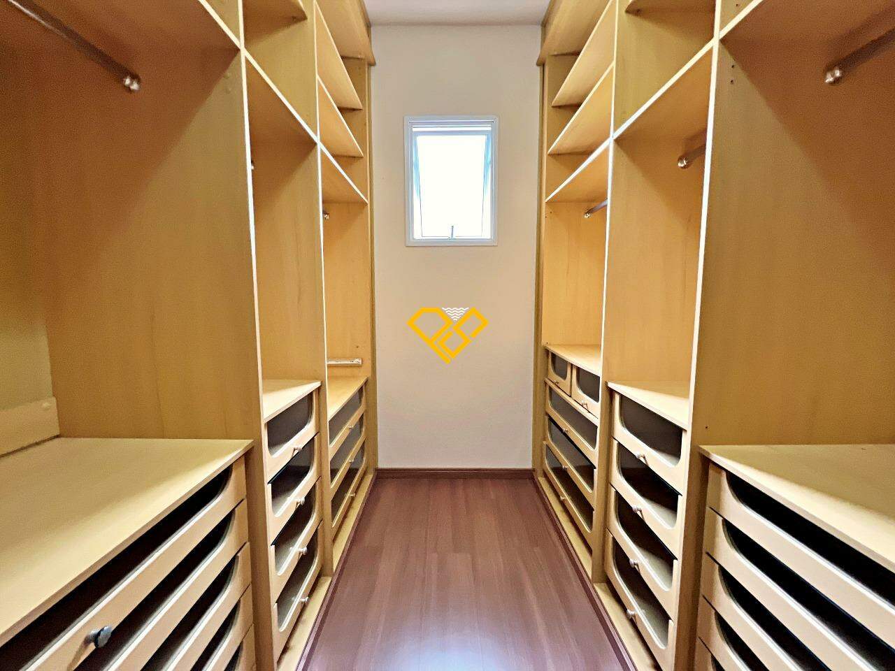 Casa para aluguel no Santa Terezinha: Closet
