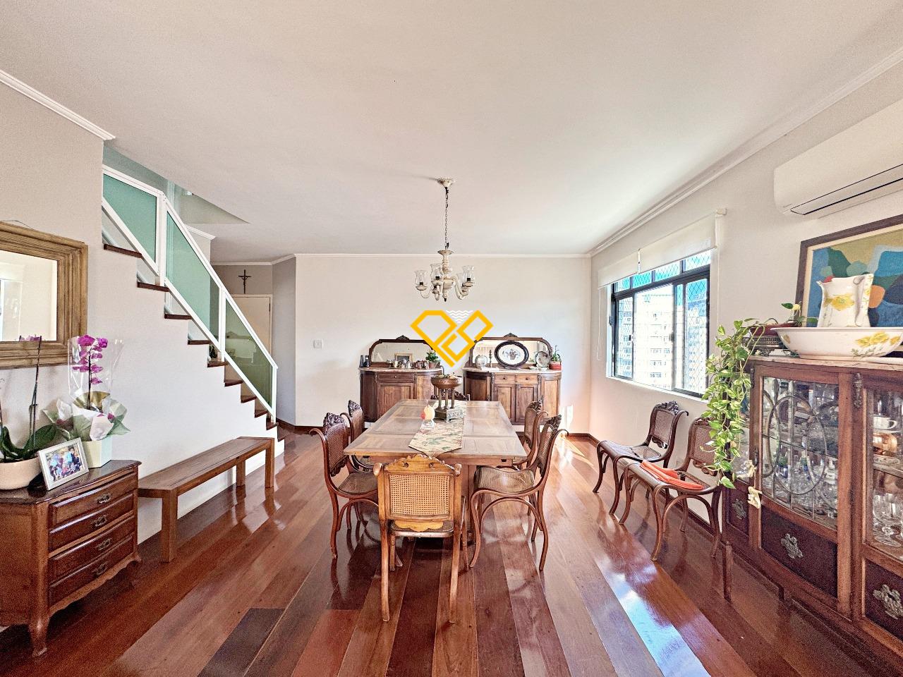 Cobertura à venda no Embaré: Sala 1° andar