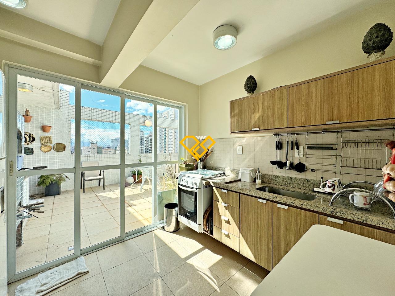 Cobertura à venda no Embaré: Cozinha de apoio