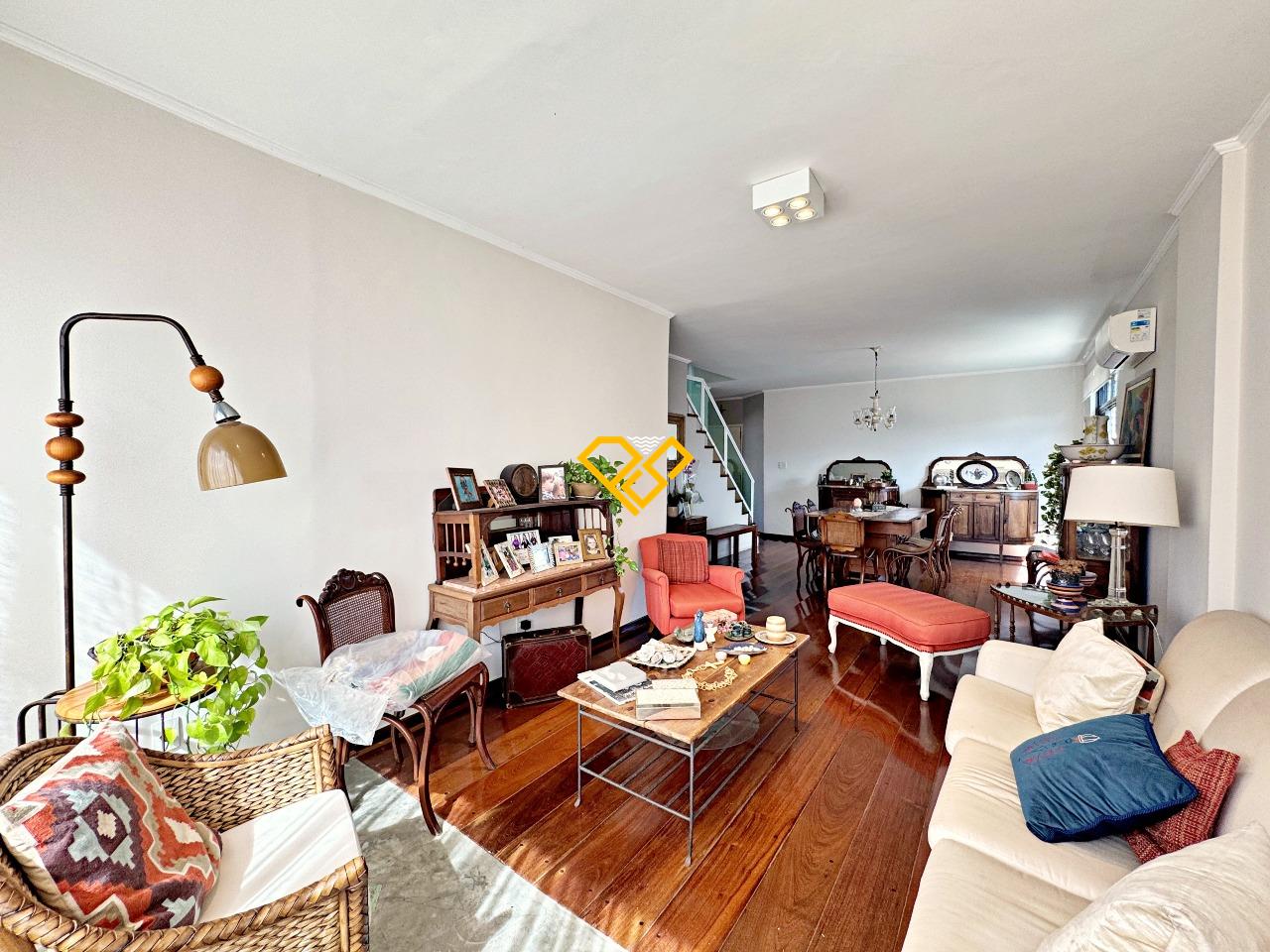 Cobertura à venda no Embaré: Sala 1° andar