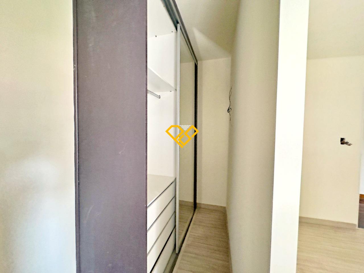 Apartamento para aluguel no Ponta da Praia: Dormitório 1 - suíte - closet