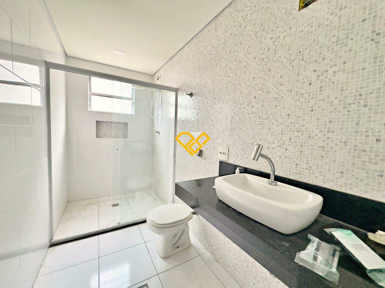 Apartamento para aluguel no Ponta da Praia: Banheiro Social