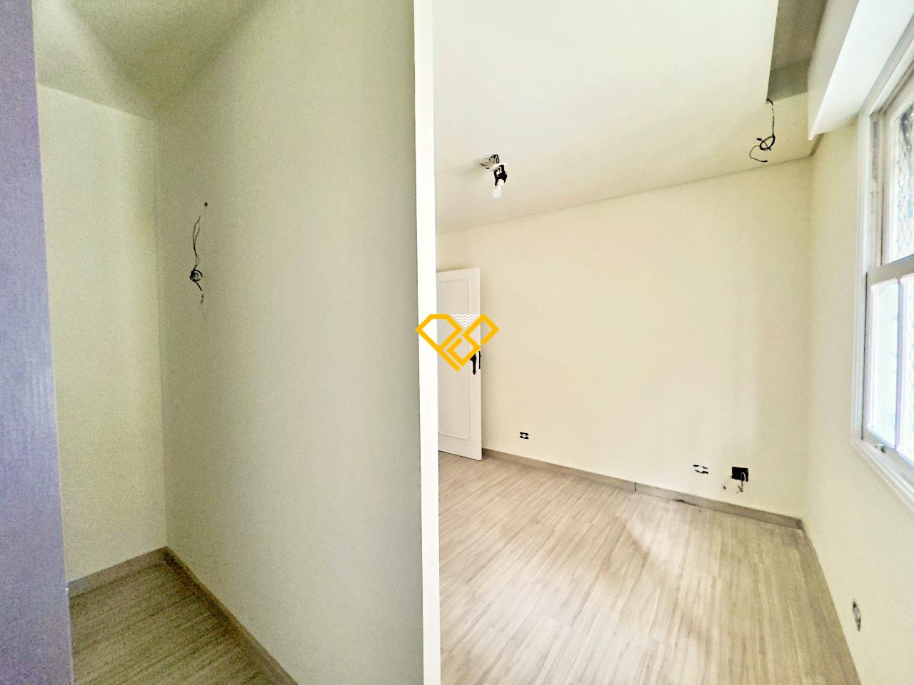 Apartamento para aluguel no Ponta da Praia: Dormitório 1 - suíte - closet