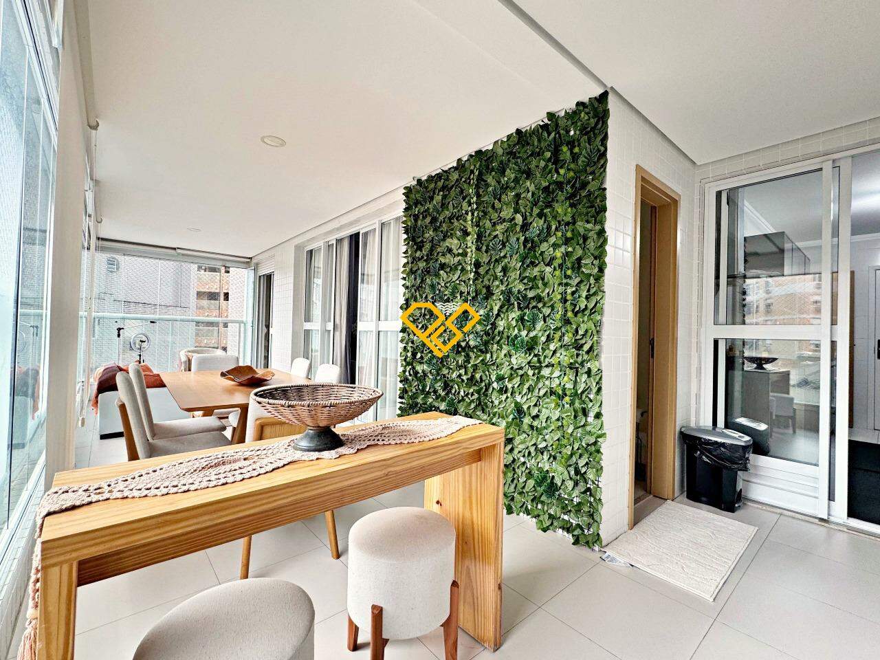 Apartamento à venda no Gonzaga: Varanda com churrasqueira