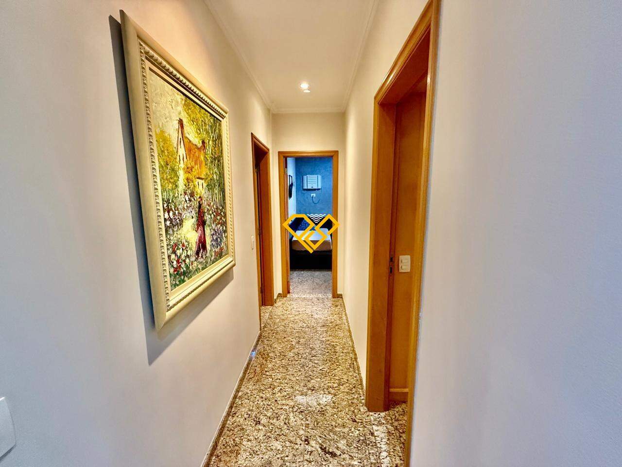 Apartamento à venda no Embaré: Hall da área íntima