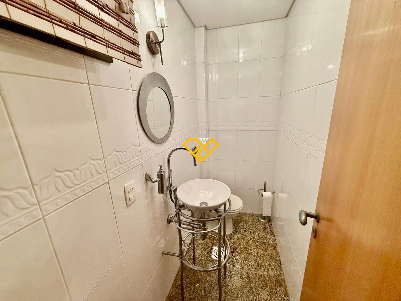 Apartamento à venda no Embaré: Lavabo