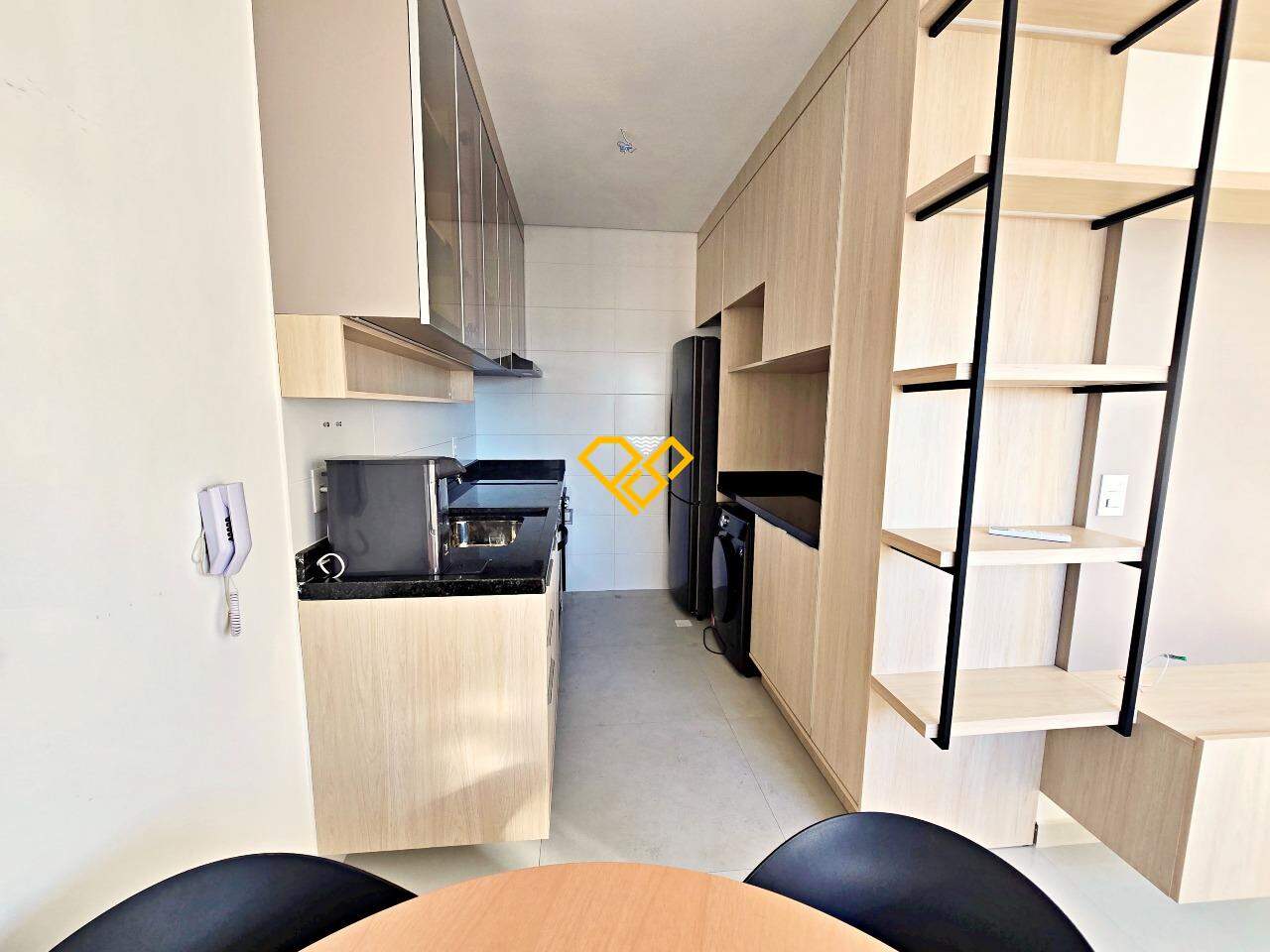 Apartamento para aluguel no Ponta da Praia: Sala e cozinha