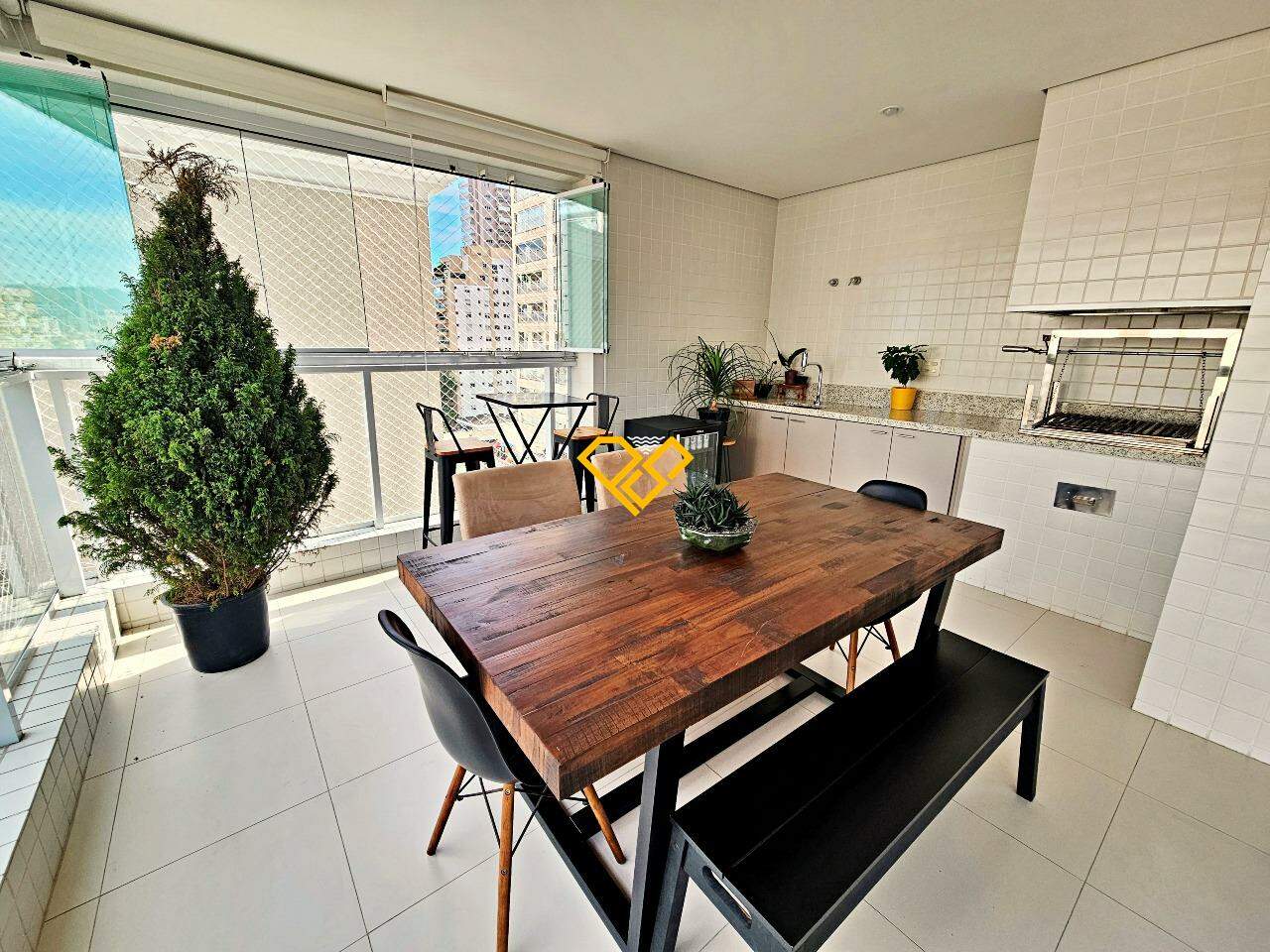 Apartamento à venda no Boqueirão: Varanda com Churrasqueira