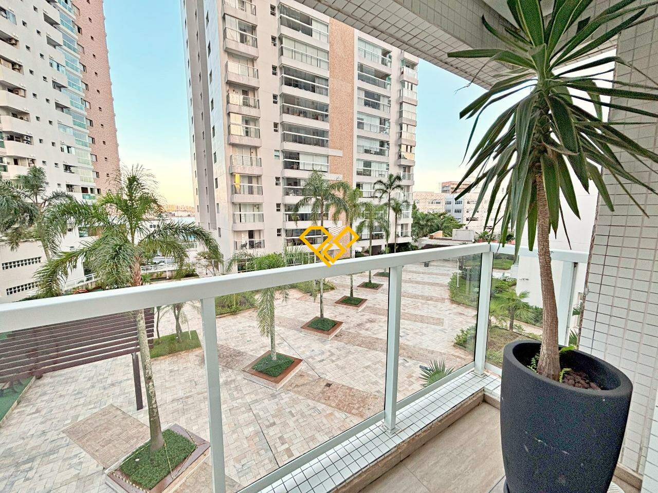Apartamento à venda no Ponta da Praia: Varanda