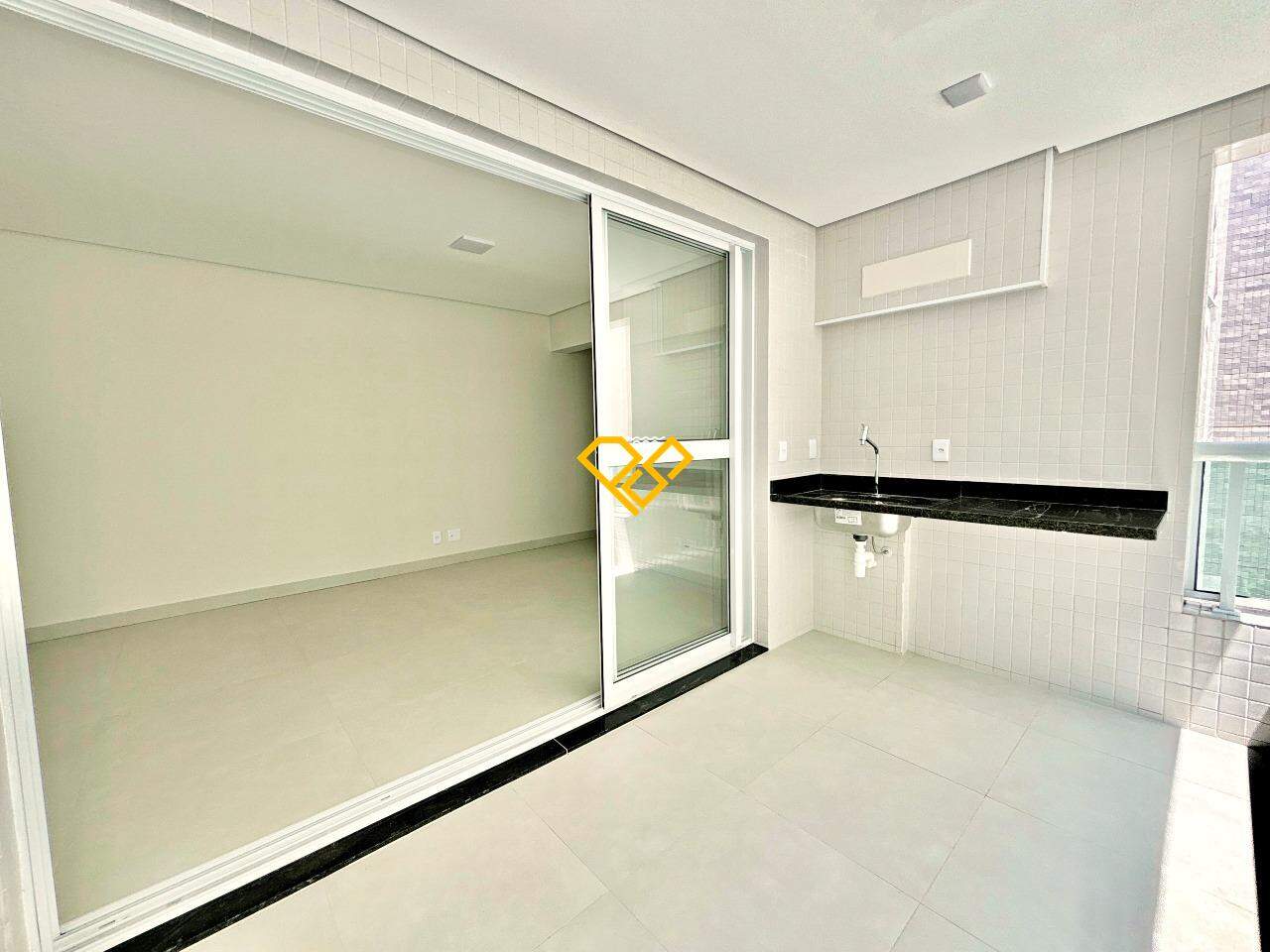 Apartamento à venda no Embaré: Varanda