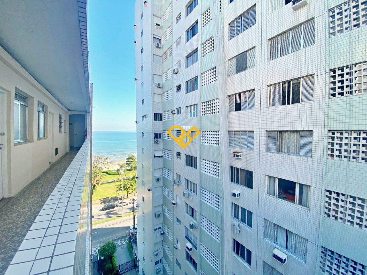 Apartamento à venda no Aparecida: Vista do coredor