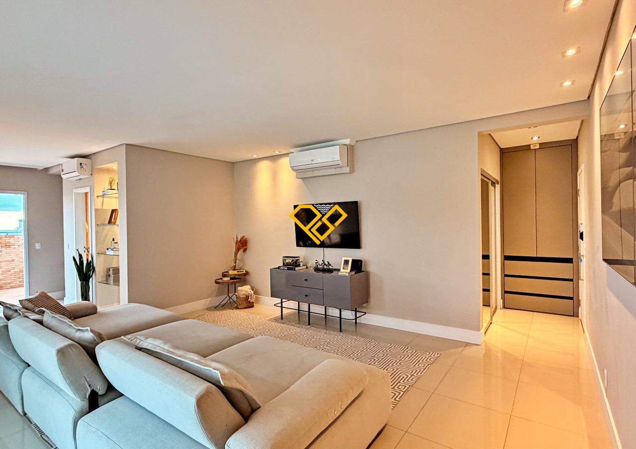 Cobertura à venda no Ponta da Praia: Sala