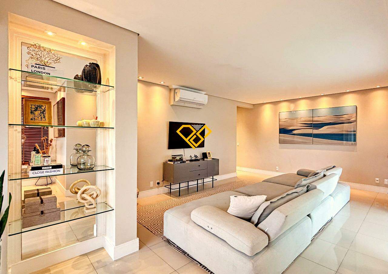 Cobertura à venda no Ponta da Praia: Sala