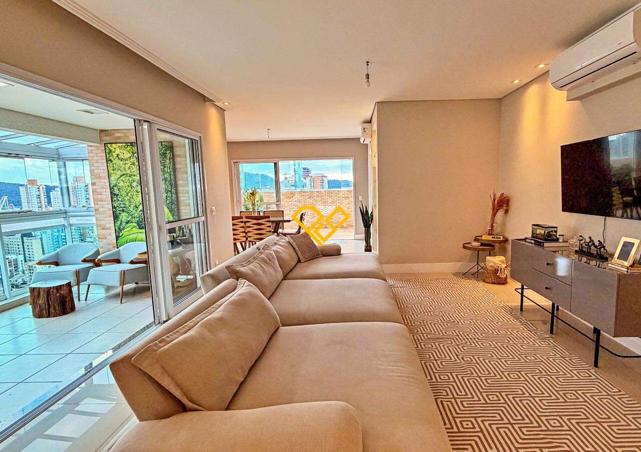 Cobertura à venda no Ponta da Praia: Sala