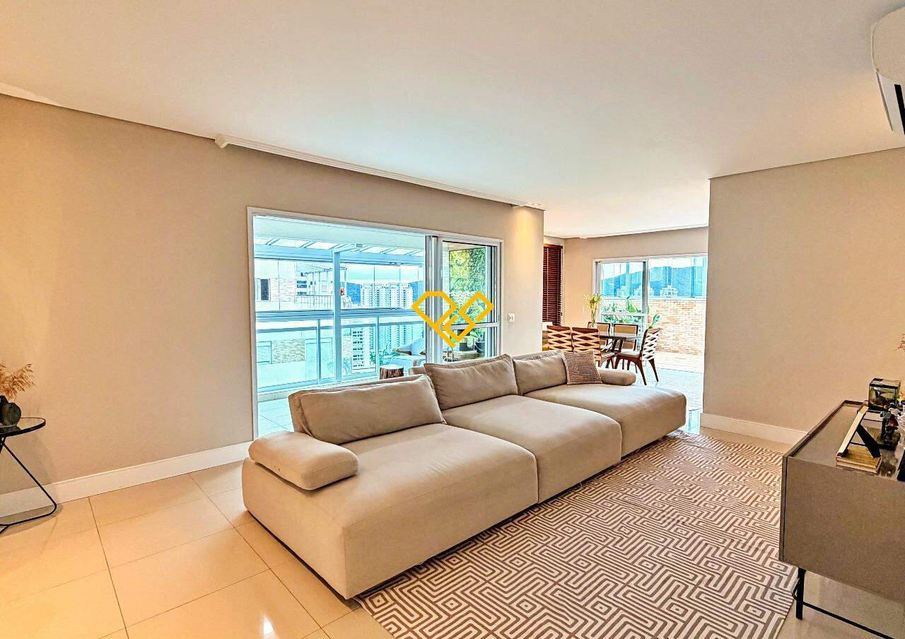 Cobertura à venda no Ponta da Praia: Sala