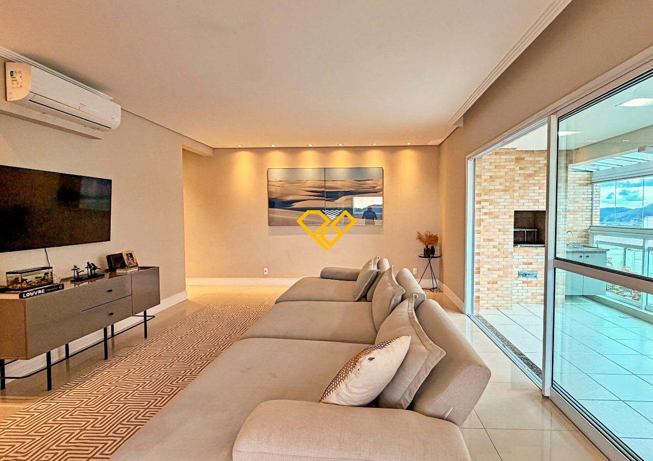 Cobertura à venda no Ponta da Praia: Sala