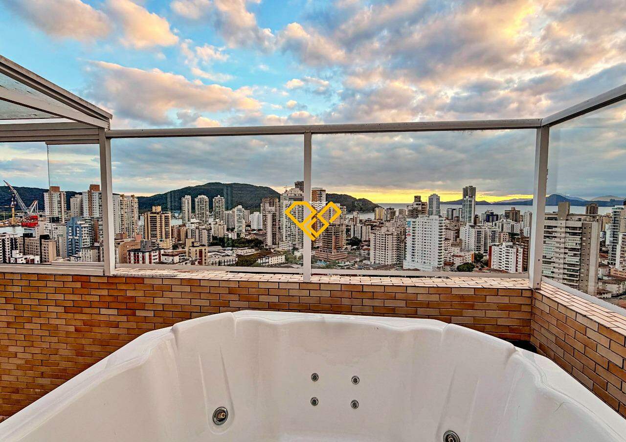 Cobertura à venda no Ponta da Praia: Varanda com jacuzzi