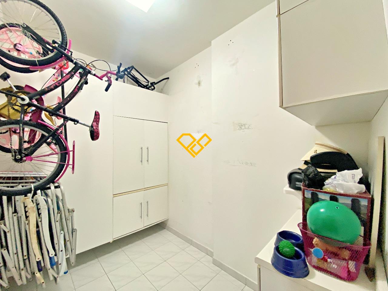 Apartamento à venda no Ponta da Praia: Dependência