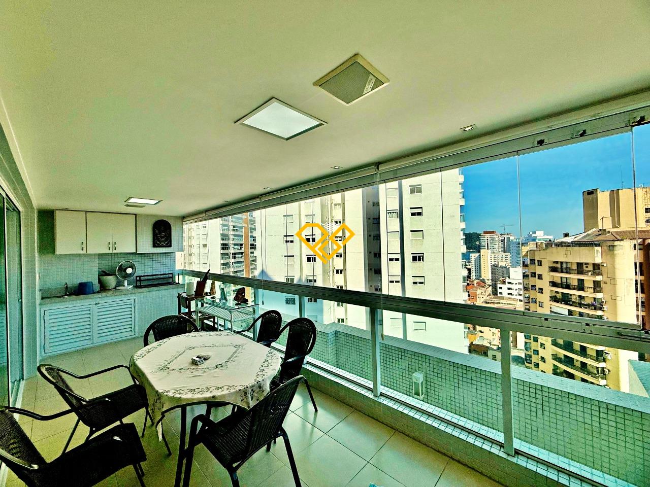 Apartamento à venda no Ponta da Praia: Varanda com churrasqueira