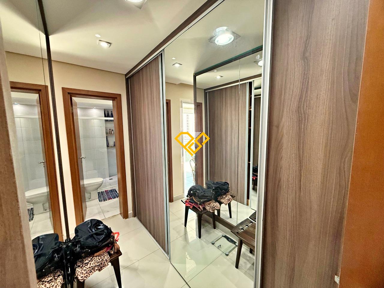 Apartamento à venda no Ponta da Praia: Suíte 1 - master closet