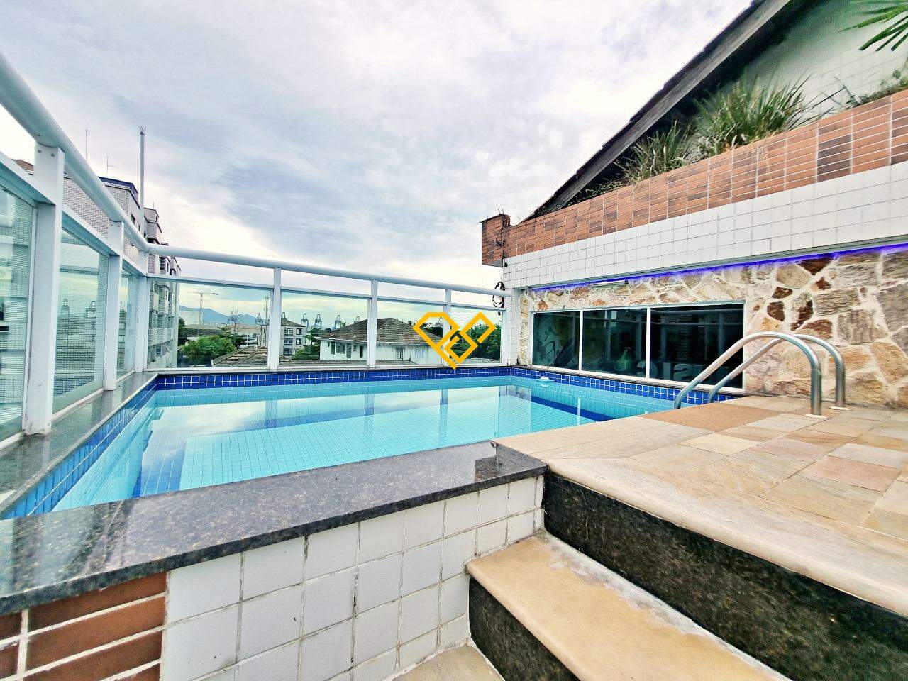 Casa à venda no Embaré: Piscina