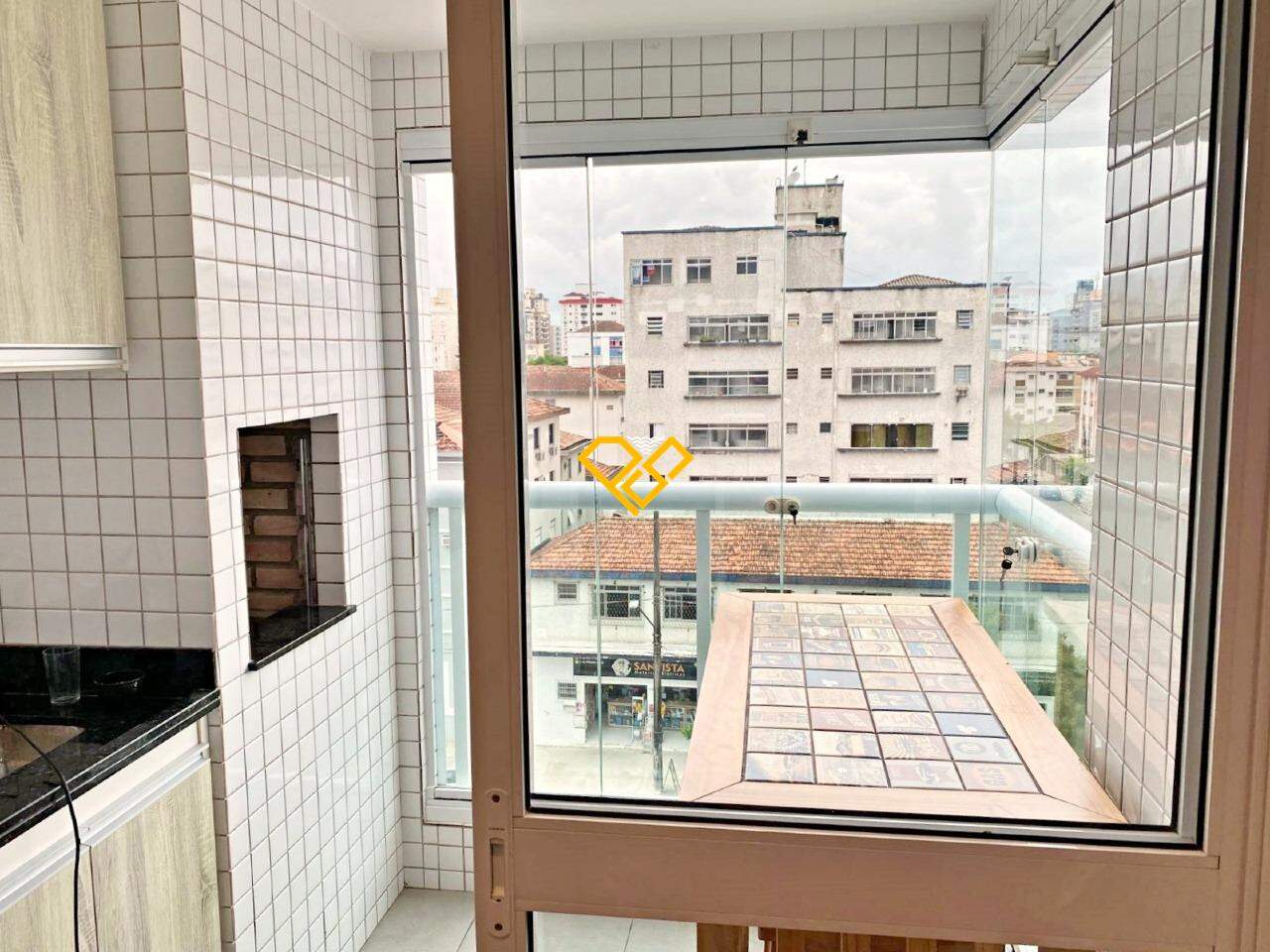 Apartamento à venda no Embaré: Varanda com churrasqueira