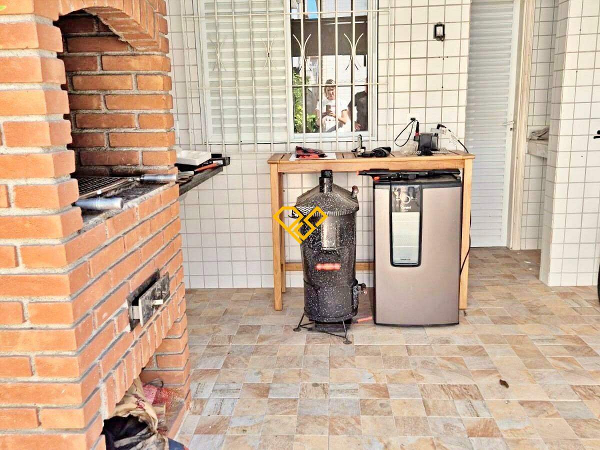 Sobreposta Baixa à venda no Embaré: Área gourmet com churrasqueira