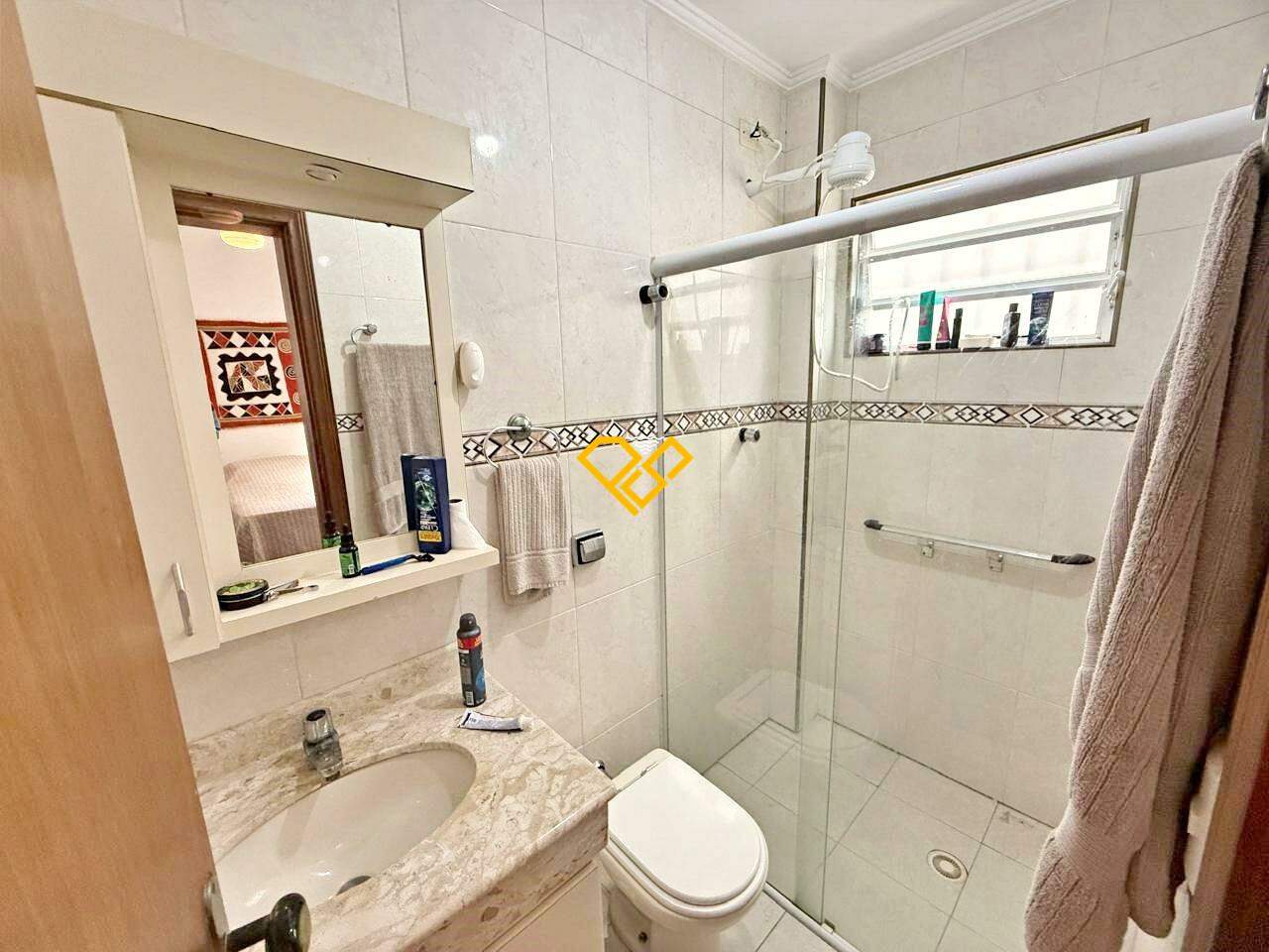 Sobreposta Baixa à venda no Embaré: Wc suíte 3