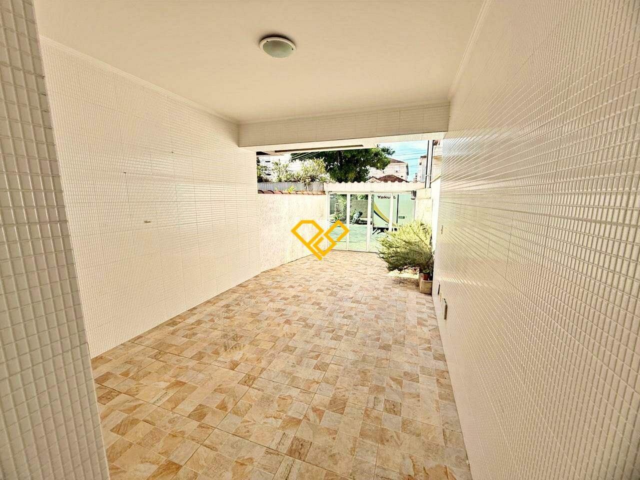 Sobreposta Baixa à venda no Embaré: Garagem