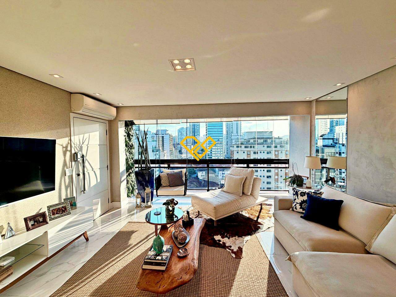 Apartamento à venda no Gonzaga: Sala e varanda