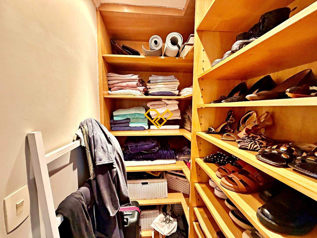 Apartamento à venda no Gonzaga: Dormitório 2 - suíte - closet