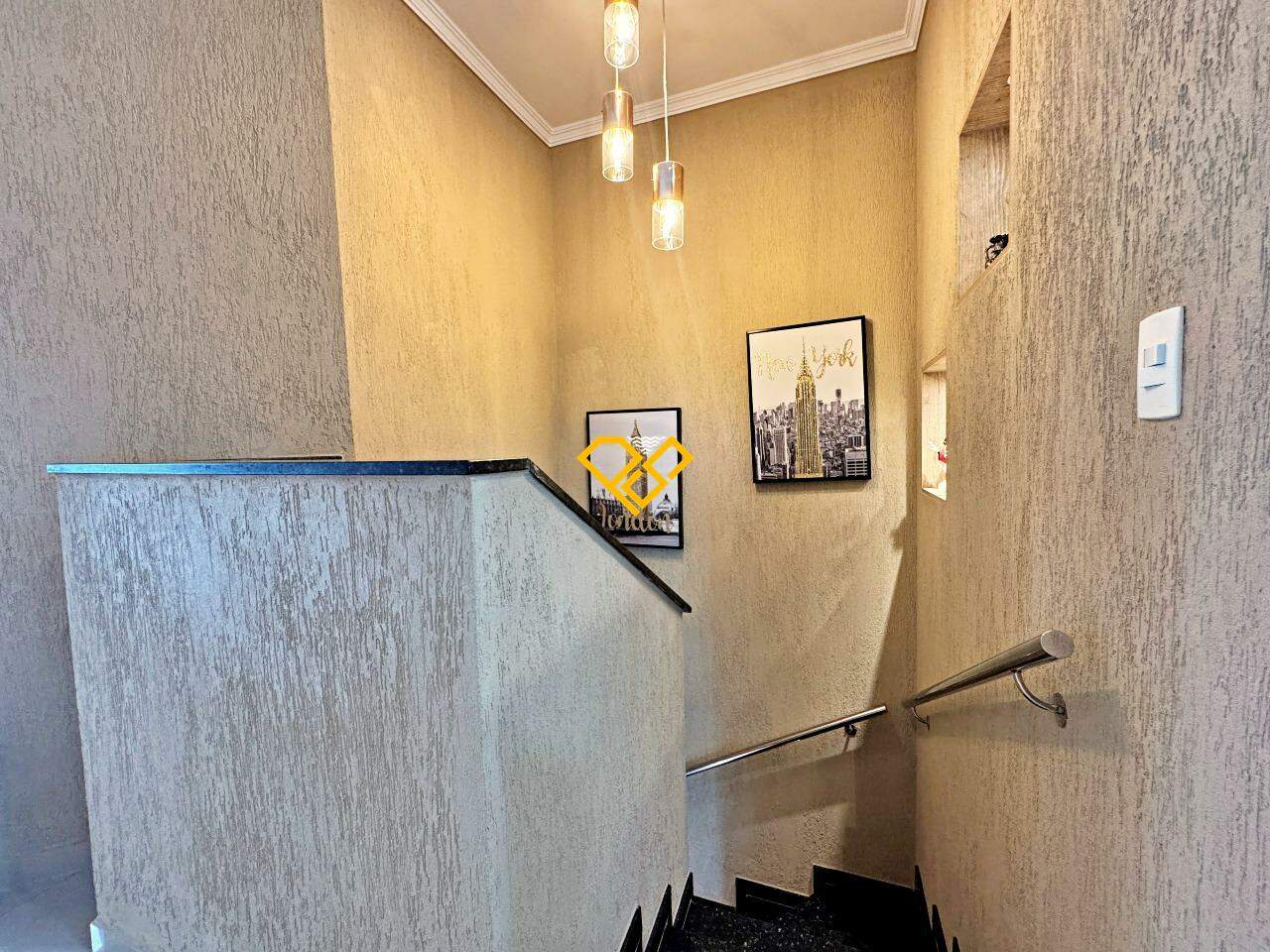 Cobertura à venda no Campo Grande: Escada