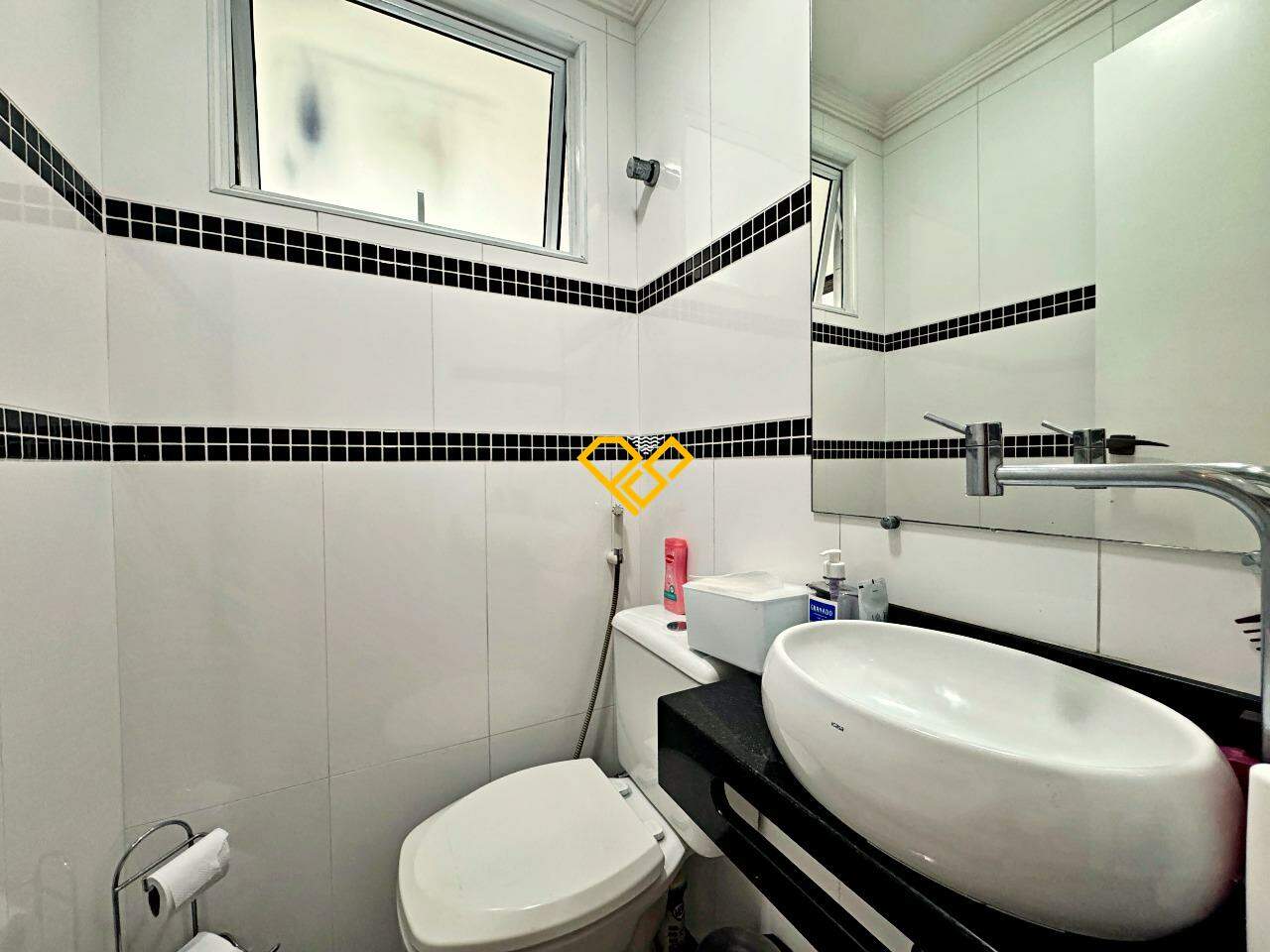 Cobertura à venda no Campo Grande: Lavabo