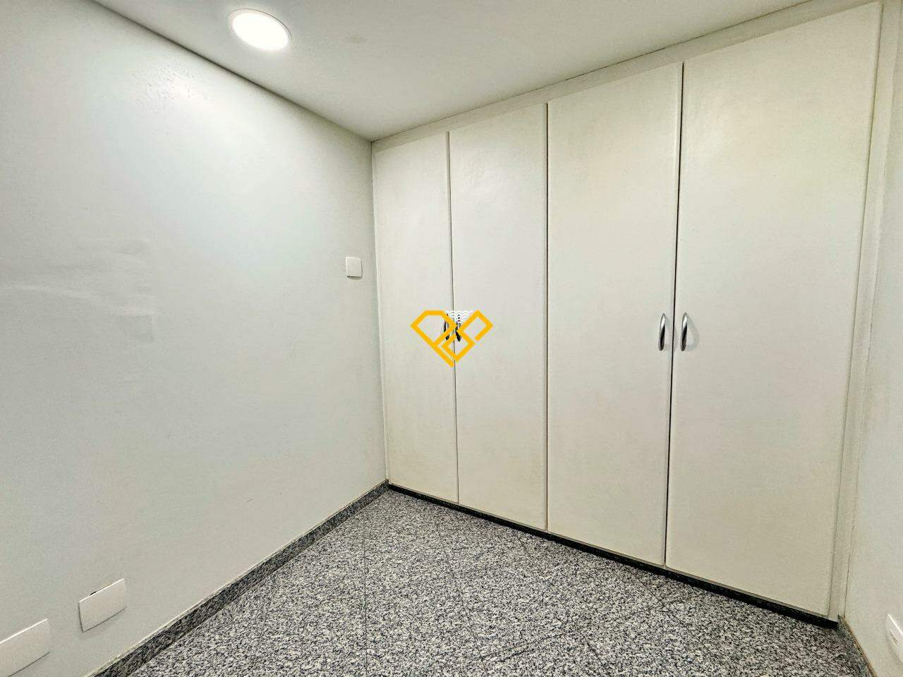 Apartamento à venda no Aparecida: Dependência